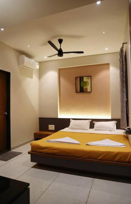 'Sumadhu Homes - 201 ' Kolhapur Exteriör bild